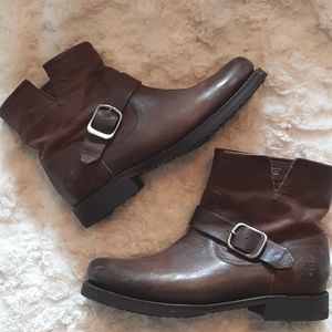 Too loose on my foot-$150 Or best offer